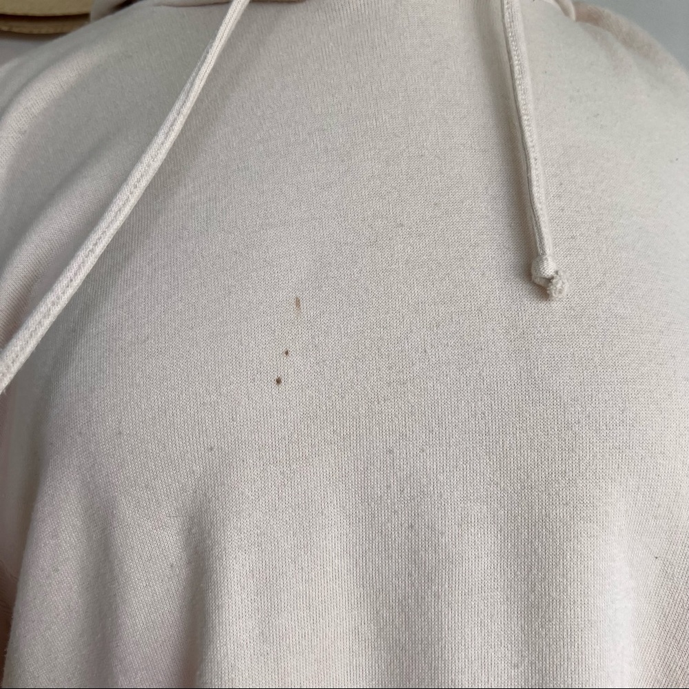 SOLD ❌ CREAM SWEATSHIRT AND SHORTS LOUNGE SET - Picture 4 of 6